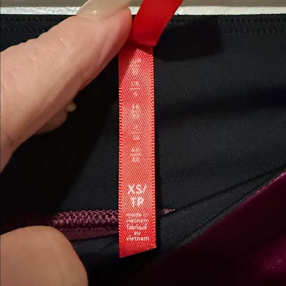 SPANX Burgundy Velvet Leggings XSmall - Picture 4 of 8